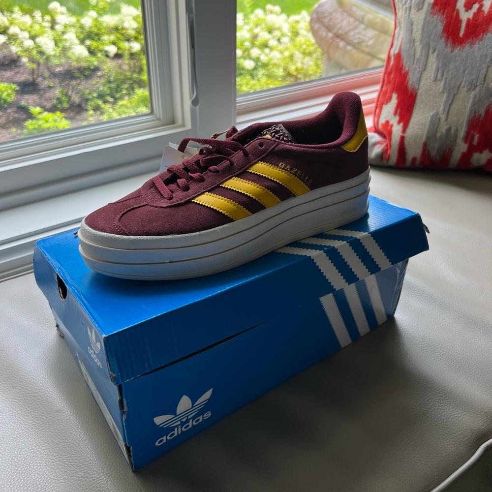 Women’s Adidas Gazelle Bold size 9